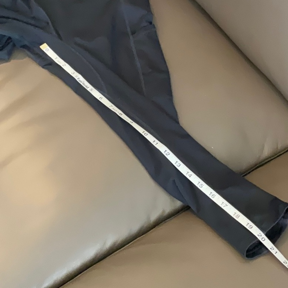 Free People black cropped leggings with scrunch bottom - Picture 6 of 7